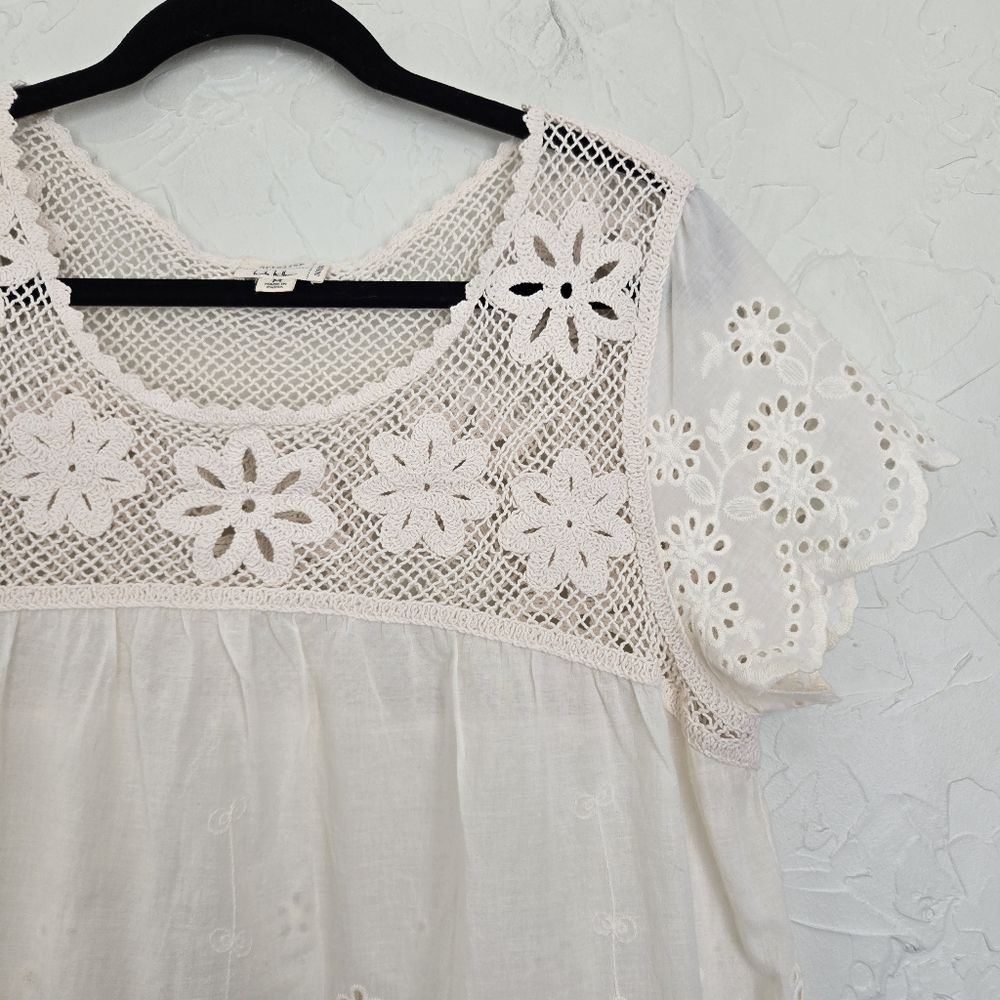 Artelier Nicole Miller Boho Eyelet Lattice Scalloped Cream Top, M - Picture 4 of 11